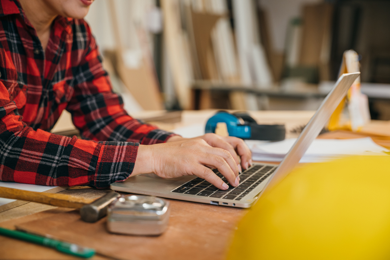 Tradie lady in flanno doing gamification training for carpentry